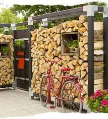 Ordnungssystem Fur Die Holzlagerung Im Garten Brennholz Lagerung Sichtschutz Garten Holz Holzlager