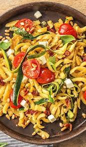 Gebratene Eierspatzle Jetzt Kochen Rezept Hellofresh Rezept Eierspatzle Rezept Eierspatzle Rezepte