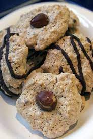 Popular throughout austria, germany, the czech republic, poland, slovakia and hungary, these cookies are a popular christmas without vanillekipferl is practically unthinkable! Viennese Nut Meringue Kisses Austrian Recipes Austrian Desserts Christmas Baking