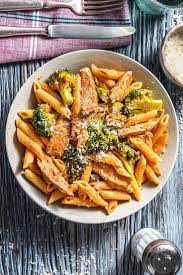 Rezept Fur Blitzschnelle Pasta Mit Hahnchen In Tomaten Sahnesosse Mit Brokkoli Pasta Nudeln Kochen Esse Essensrezepte Essen Kochen Rezepte Mit Brokkoli