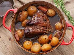 B) what are the symbols of christmas? 20 Recipes For A Traditional British Christmas Dinner