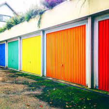 Garagentor Bemalen 3 Ideen Das Garagentor Zu Gestalten Garagentor Garagentor Farben Garage