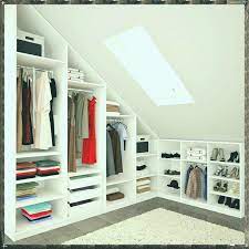 Kinderzimmer Mit Dachschrage Im Kinderzimmer Erfolgt Fast Immer Begehbarer Kleiderschrank Unter Schrage Kleiderschrank Fur Dachschrage Dachschrage Einrichten
