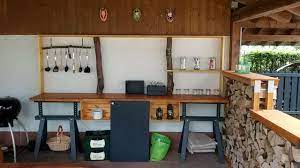 Aussenkuche Garten 2 Ikea Bocke 4 Ikea Kisten 1 Arbeitsplatte 1 Alter Kuhlschrank Mit Holzverkleidung 2 Brett Holzverkleidung Alter Kuhlschrank Holzstuck