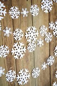 Snowflake Christmas Decoration Ideas Christmas Celebration All About Christmas Christmas Garland Snowflake Garland Christmas Snowflakes