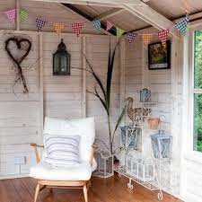 Helle Farben Lassen Das Kleine Gartenhaus Grosser Erscheinen Garten Gartenhaus Gartenhauschen Einrichten Garte Baumhaus Innen Gartenhaus Kinder Gartenhaus