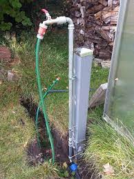 Wasserzapfstelle Garten Bauen Bauanleitung Fur Ultimativen Luxus Und Komfort Von Wasserzapfstelle Selbe Wasserzapfstelle Wasserhahn Garten Wasserleitung Garten