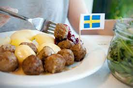 So Schwedisch Sind Die Kottbullar Von Ikea Kottbullar Rezept Lebensmittel Essen Gefullte Fleischballchen