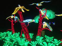 ʒaʁdɛ̃ dɛ plɑ̃t də paʁi) when distinguished from other jardins des plantes in other cities, is the main botanical garden in france. 1er Festival Des Lumieres Au Jardin Des Plantes