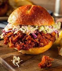 Pulled Pork Zutaten Und Rezept Zum Selber Machen Pulled Pork Ist Ein Klassi Vegan Pulled Pork Jackfruit Recipes Jackfruit Pulled Pork