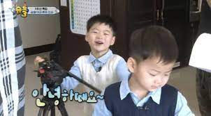 Watch the first 51 episodes of return of superman, and witness celebrity dads tasked with taking sung hoon becomes less of a fighter and more of a parent. Song Triplets Make Surprise Appearance On The Return Of Superman And Will Feature On Next Week S Episode Soompi