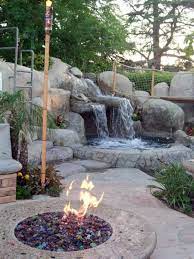 Wasserfall Im Garten Selber Bauen 99 Ideen Wie Sie Die Harmonie Der Natur Geniessen Wasserfall Garten Garten Ideen Hinterhof Garten