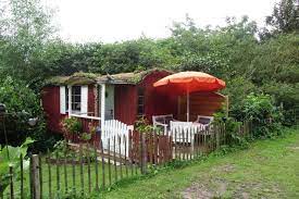 Gemutlicher Bauwagen Im Garten Mit Duschbad Wohnwagen Zur Miete In Stocksee Bauwagen Haus Mieten Ferienwohnung Harz