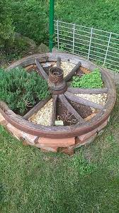 Dekoratives Altes Wagenrad Holz In Baden Wurttemberg Muhlhausen Garten Garten Ideen Hinterhof Garten Ideen