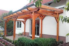 Eine Freistehende Uberdachung Ist Im Garten Ein Echter Hingucker Sie Steht Auf 3 Pfosten Und Wird Durc Uberdachung Terrasse Terrassenuberdachung Uberdachungen