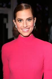 Hollywood S Beauty Pros Share Their Must Haves Beauty Beauty Magazine Hair Beauty