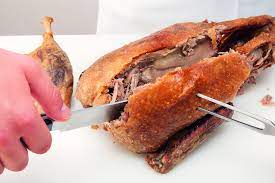 Kross Gebratene Ente Mit Gemischten Knodeln Sosse Gebratene Ente Ente Rezept Schuhbeck Rezepte