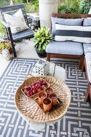Copper Mugs And Wooden Plates Are Perfect For Outdoor Entertaining Get More Outdoor Decorating Ideas O Summer Porch Decor Outdoor Decor Summer Outdoor Decor