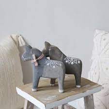 Dalapferd Aus Holz Mit Mandala Auf Dem Rucken Von Affari Skandinavische Dekoration Aus Grauem Holz Fur Weihnachten Dekoration Dalapferd Deko