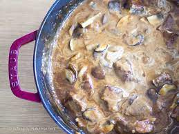 So Wird Das Kalbsrahmgulasch Wirklich Saftig Und Butterzart Das Geheimnis Dieses Einfachen Aber Genialen Rezepte Kalbsrahmgulasch Rezepte Kalbsgulasch Rezept