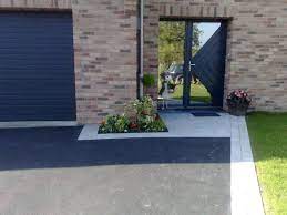 Allee De Garage Bitume Paves Recherche Google Entree De Maison Exterieur Entree De Garage Amenagement Jardin Devant Maison