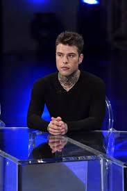 Il rapper annuncia infatti di essere tra gli autori del brano che il cantautore siciliano porterà all'ariston. Fedez Al Festival Di Sanremo Il Rapper Si Sbilancia E Ammette La Sua Grande Paura
