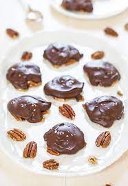Like most candies with caramel, turtle clusters are fairly sticky, so before placing them in the glassine gift bags, i made makeshift pouches by stapling together a rectangular strip of wax paper around each turtle; Homemade Chocolate Turtles With Pecans Caramel Averie Cooks