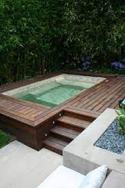 Entspannende Badewanne Im Garten Geniessen Schwimmbad Designs Hintergarten Oberirdische Pools