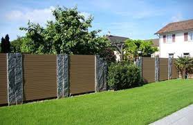 Einen Perfekten Sichtschutz Fur Ihren Garten Oder Ihre Terrasse Bietet Wpc World Schauen Sie Vorbei Sichtschutzzaun Garten Zaun Garten Sichtschutz Garten Zaun