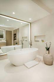 Grosser Zeitgenossischer Spiegel Ein Muss Fur Das Badezimmer Mobel Design Dekoration Traumhafte Badezimmer Bad Inspiration Badezimmer Renovieren