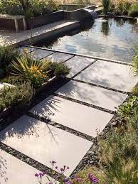 Moderner Garten Betonplatten Und Wasserbecken Aus Stahl Moderner Garten Gartengestaltung Bepflanzung