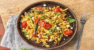 Gebratene Eierspatzle Jetzt Kochen Rezept Hellofresh Rezept Eierspatzle Eierspatzle Rezept Paella Rezept