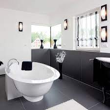 Anschauliches Badezimmer Im Schwar Weiss Stil Edition Select 156 Wolf Haus Mit Einer Ausgewogenen Balance Aus Badezimmerideen Schone Badezimmer Badgestaltung