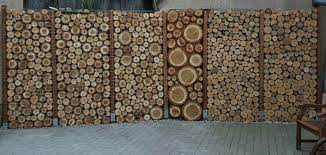 Zaun Aus Holzstammen Selbst Gebaut Haus Und Garten Holzstamm Selber Bauen