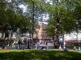 Leicester square est l'une des places les plus populaires du centre de londres. Leicester Square Wikipedia