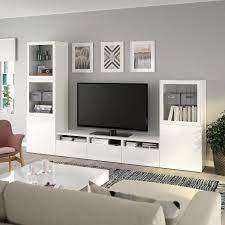 Besta Tv Komb Mit Vitrinenturen Weiss Selsviken Hochglanz Klarglas Wohnzimmerdesign Fernsehzimmer Frost Glas