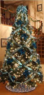 How To Crisscross Ribbons On A Christmas Tree White Christmas Tree Decorations Amazing Christmas Trees Beautiful Christmas Trees Decorated