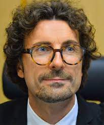 Danilo toninelli nasce il 2 agosto del 1974 a soresina, in provincia di cremona. Biografia Di Danilo Toninelli