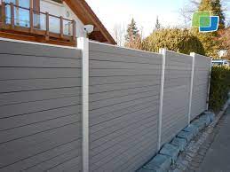 Sicht Von Der Strassenseite Wpc Sichtschutz Zaun Sichtschutz Garten Sichtschutz Garten Holz Zaun Garten