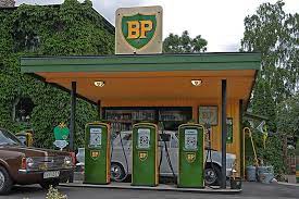 Pin By Francesco Bonatti Valenti On Garages Old Gas Stations Old Gas Pumps Petrol Station