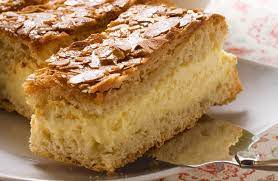 Bienenstich Vom Blech Schnelles Rezept Fur Den Kuchenklassiker Bienenstich Kuchen Bienenstich Rezept Kuchen Rezepte Einfach