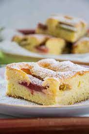 Einfacher Rhabarberkuchen Aus 10 Zutaten Oats And Crumbs Rezept In 2020 Rhabarberkuchen Rhabarberkuchen Mit Streusel Kuchen Rezepte Einfach