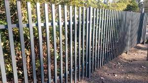 Ein Schlichter Stahlzaun Verzinkt Und Pulverbeschichtet Passt Sich Zu Jedem Haustypen An Designzaun Zaune Metallzaun Aluzaun Zaun Stahlzaun Alu Zaun