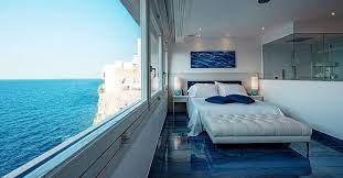 Il check in è garantito alle ore 15,00; Polignano A Luglio Apre L Hotel Di Lusso Con Le Suite A Picco Sul Mare Ecco Foto E Prezzi Radio Deejay