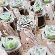 A la recherche du cadeau d'invités de mariage parfait ? Diy Mariage 15 Idees De Cadeaux D Invites Idee Cadeau Mariage Mariage Kinfolk Idee Cadeau Invites Mariage