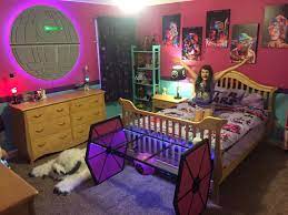 If/when we have a little boy, i picture it would be something exactly like this. Fully Operational Fandom Emmie S Ultimate Star Wars Fangirl Bedroom Starwars Com