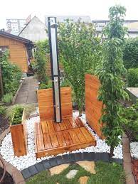 Diy Holz Garten Gartendusche Solardusche A Mini Pool Is Quickly Set Up Often Surprisingly Ch In 2020 Garden Shower Small Backyard Pools Backyard Landscaping