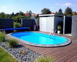 Der Eigene Pool Im Garten Sorgt Auch Zu Hause Fur Das Richtige Urlaubsflair Pool Oval Schwimmingpool Garten Pool Im Garten Ovaler Pool