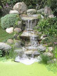 Wasserfall Im Garten Selber Bauen 99 Ideen Wie Sie Die Harmonie Der Natur Geniessen Wasserfall Garten Bachlauf Im Garten Wasserfall