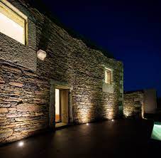 Buhne Frei Zeitlos Schon Wohnen In Portugal Detail Magazin Fur Architektur Baudetai In 2020 Mediterrane Architektur Alte Architektur Minimalistische Architektur